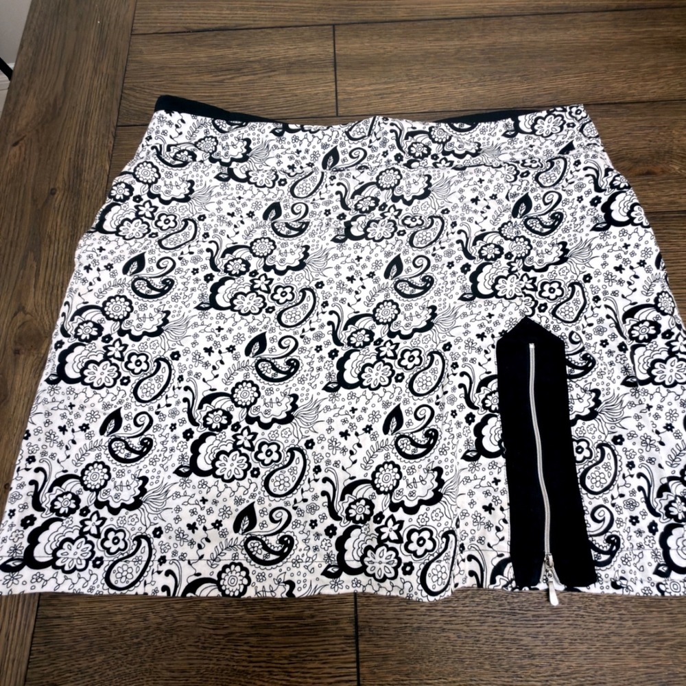 Allyson Whitmore Golf Skort Black White Paisley Floral Size 16 Activewear Skirt